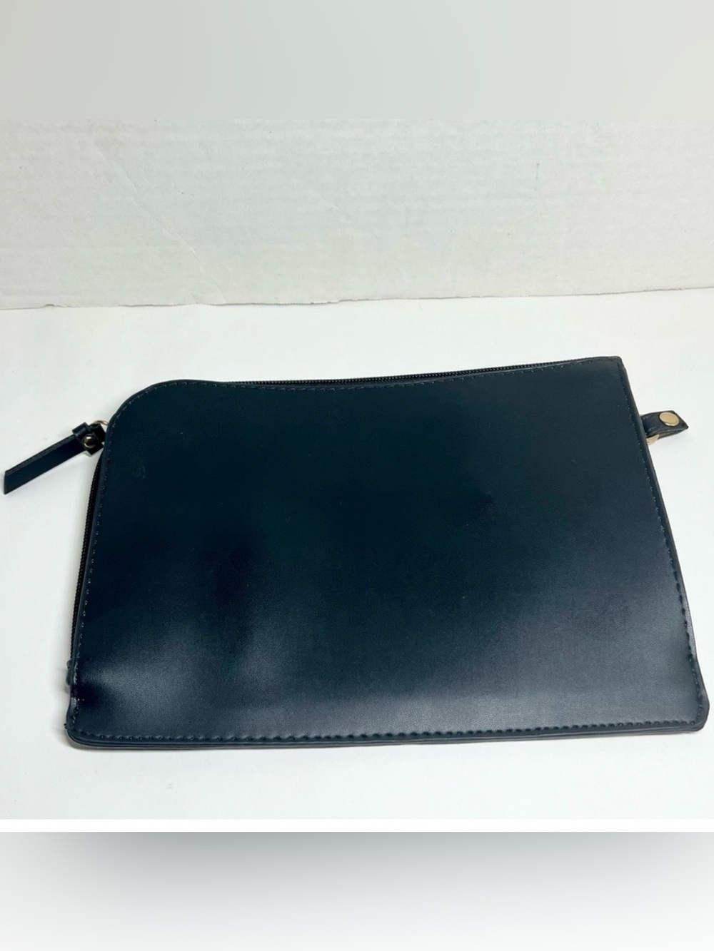 BLACK CLUTCH (MINT CONDITION) (L - 10" / H - 7") (USED ONCE) (UNISEX)
